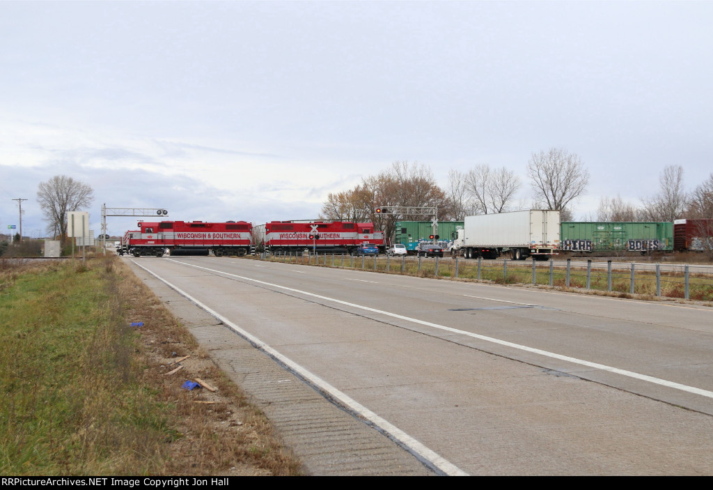 Traffic on US-151 waits as L593 crosses